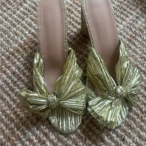 Elegant Gold Women's Shoes